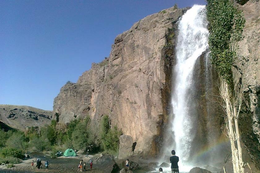آبشار سد آیدوغموش ؛ یکی از آبشارهای فصلی زیبا در آذربایجان شرقی