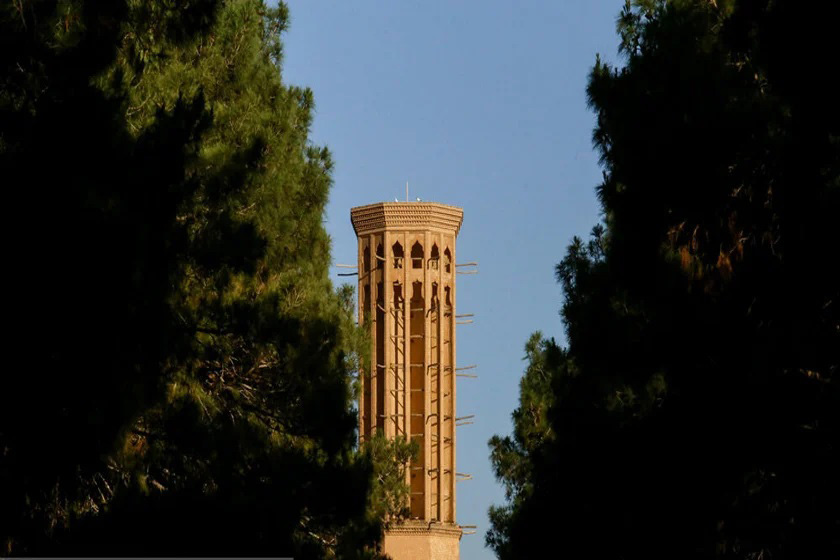 عمارت هشتباغ دولتآباد؛ بلندترین بادگیر جهان بر نگین سبز کویر