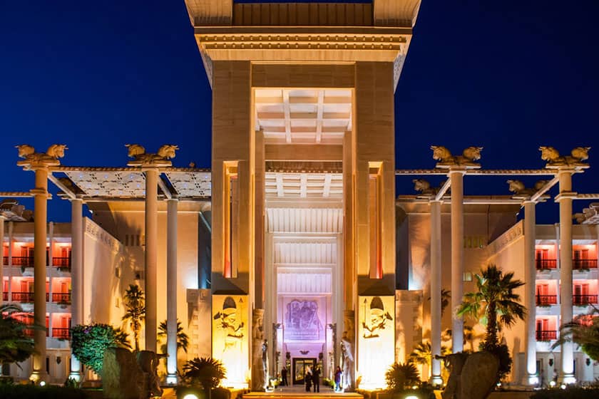 هتل داریوش کیش؛ هتلی لوکس با معماری هخامنشی